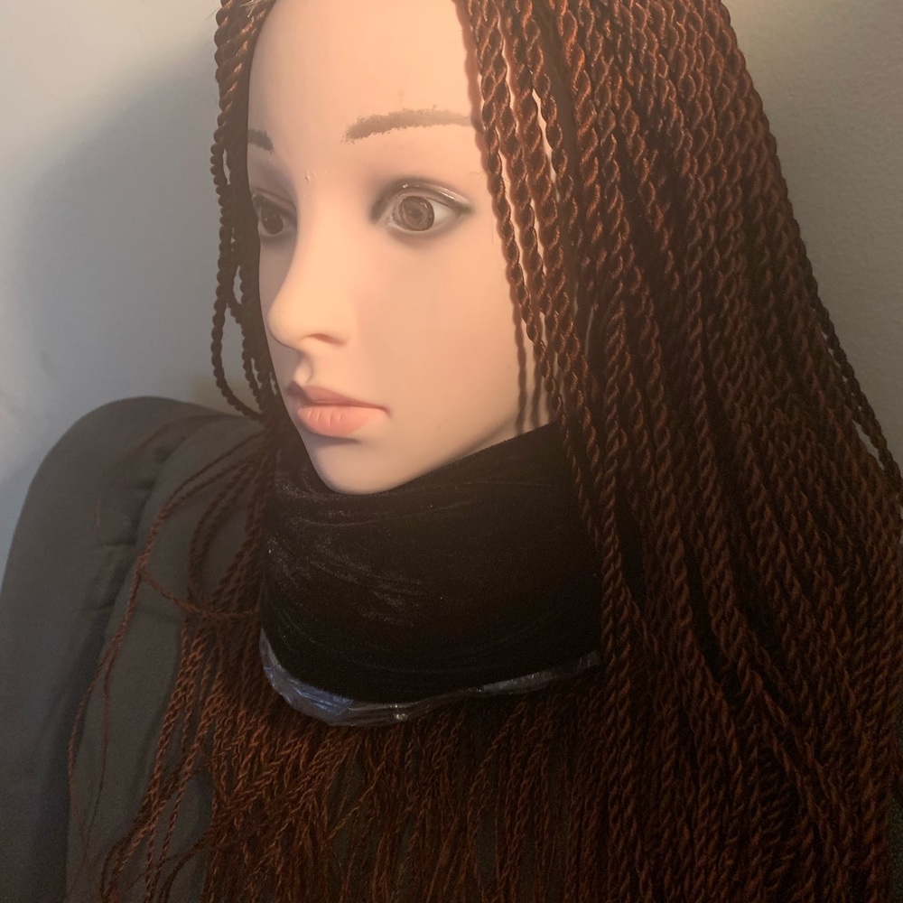 Beautiful braided wig - Picture 5 of 8